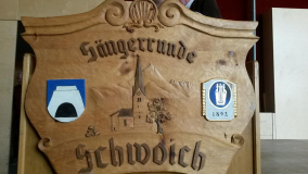 Mit dieser geschnitzten Tafel marschieren wir bei Sängertreffen auf !!!